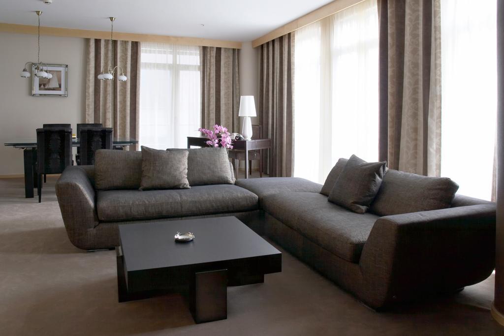 Royal Square Hotel & Suites Riga Buitenkant foto