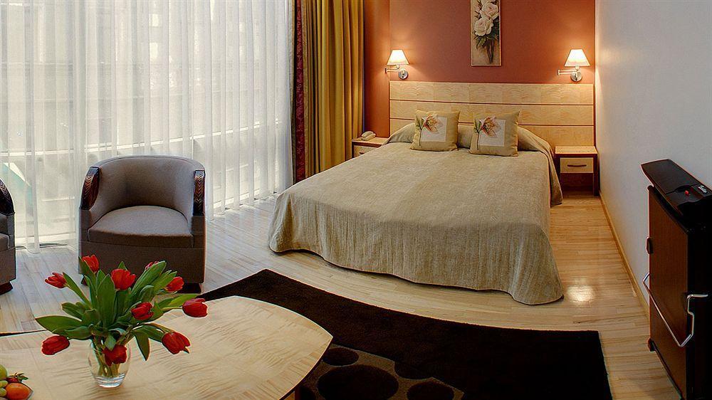 Royal Square Hotel & Suites Riga Buitenkant foto