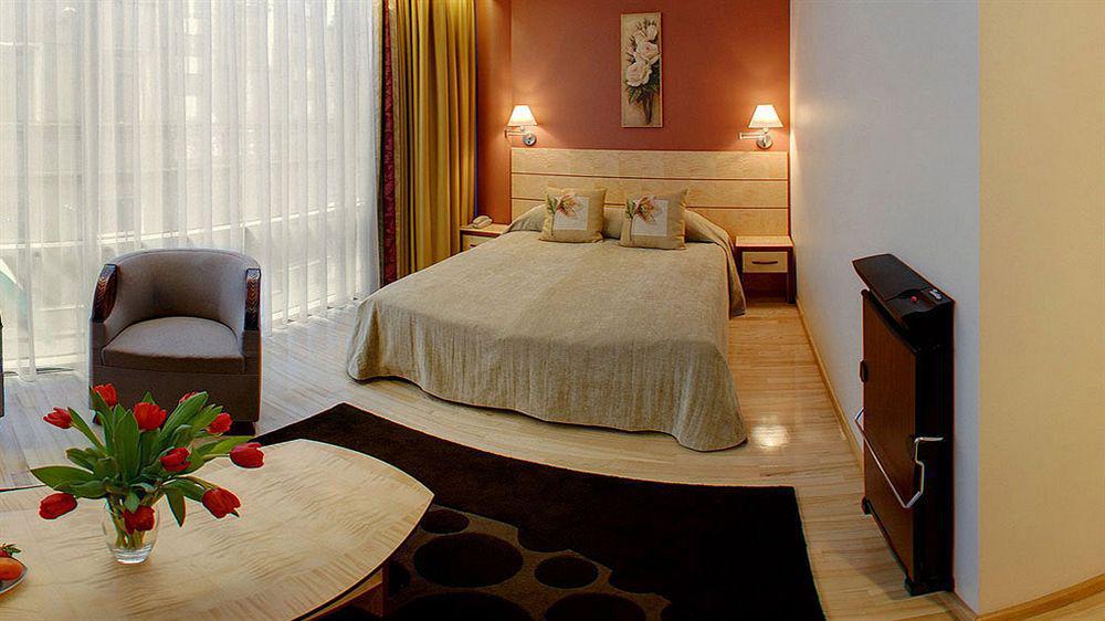 Royal Square Hotel & Suites Riga Buitenkant foto